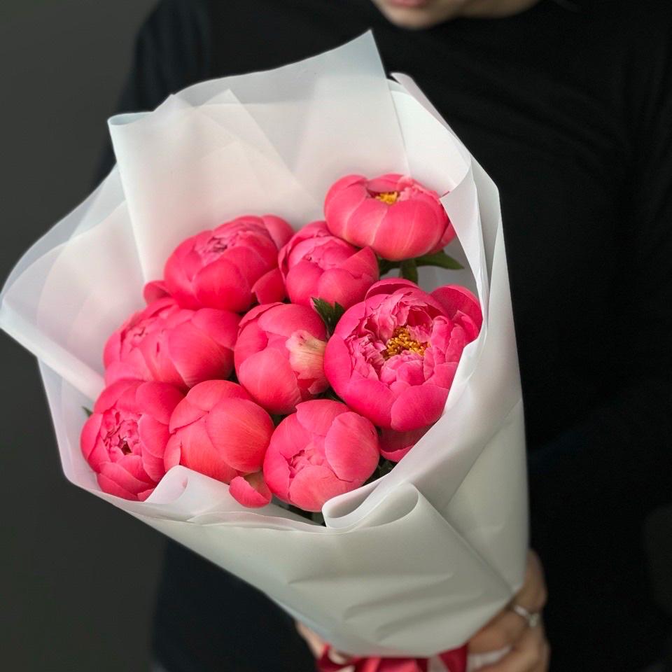 Букет с пионами 9 шт артикул   32670